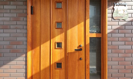 オイル塗装仕上げの玄関ドア